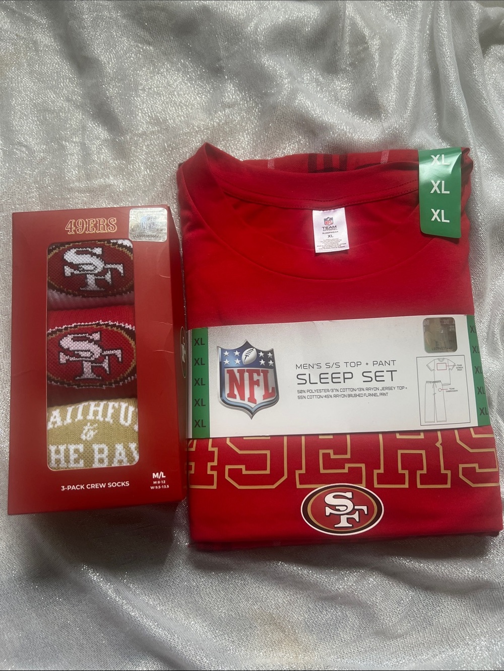 NFL San Francisco 49ers Red and Gold Sleepwear Set  XL with Logo Socks M/L